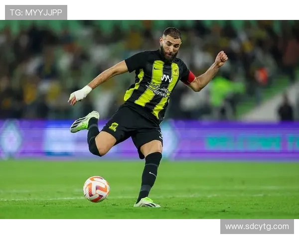 吉达联合快速反击先失一球本泽马第15分钟精彩破门助队反击